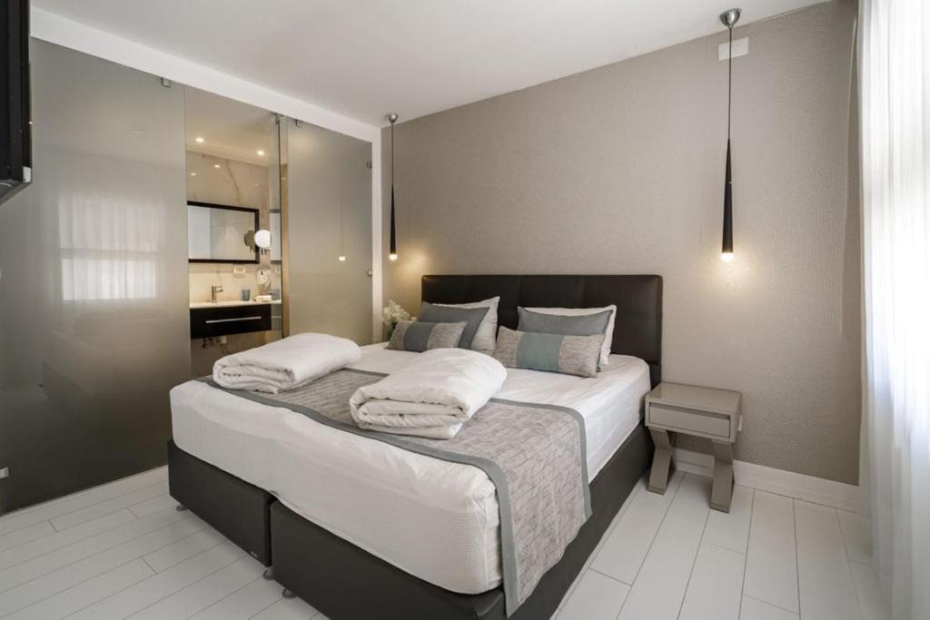 Hotel Kikar Netanya — Deluxe Suite