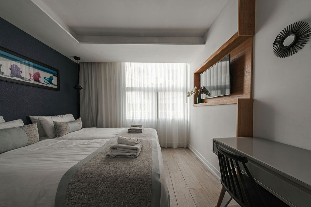 Chambre avec bureau et vue à l'Hotel Kikar Netanya