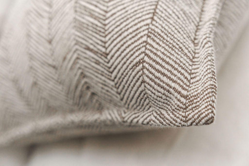 Détail textile chevron beige à l'Hotel Kikar Netanya