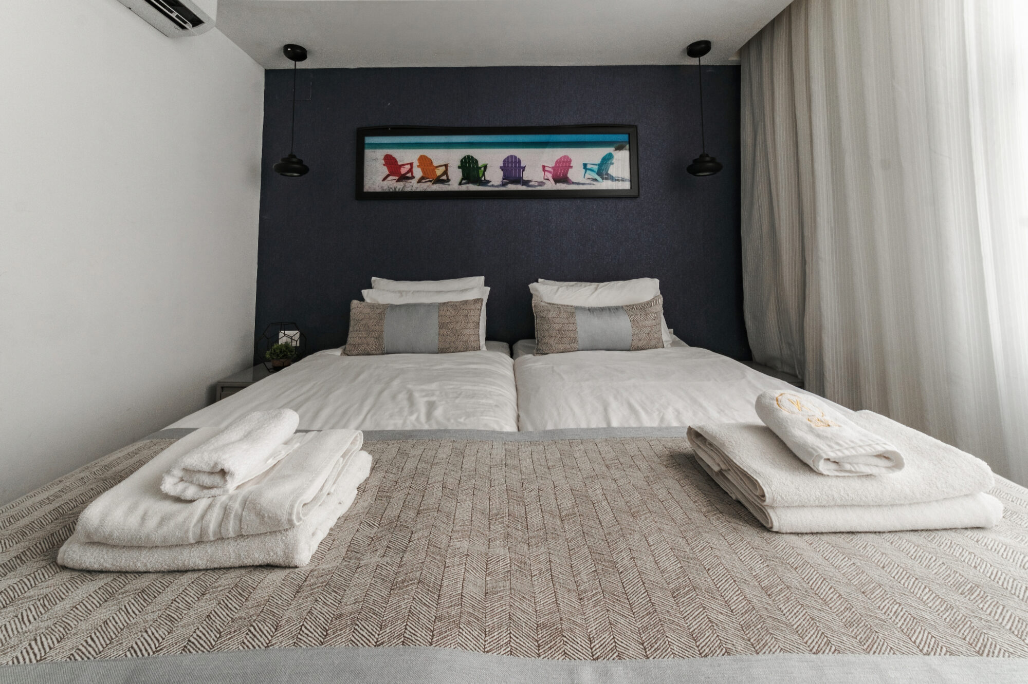 Facade de l'hôtel Kikar Netanya, boutique hôtel face à la mer